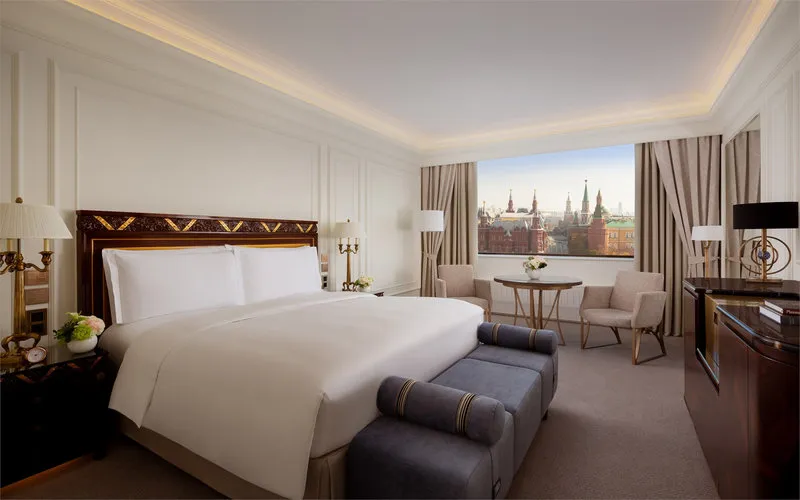2-х местный с видом на Красную площадь с одной кроватью King и доступом в The Carlton Club — фото 1
