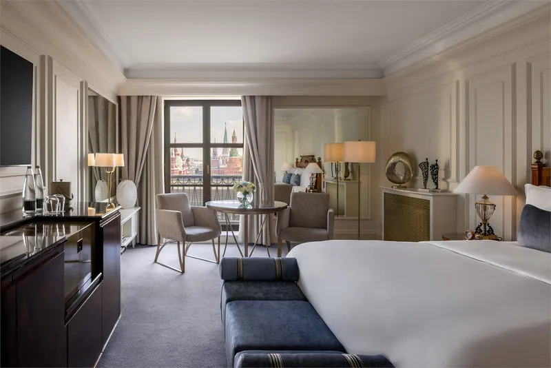 2-х местный с видом на башни Кремля с одной кроватью King и доступом в The Carlton Club — фото 1