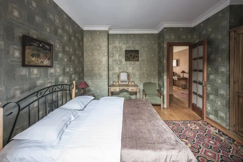 room with balcony — фото 1