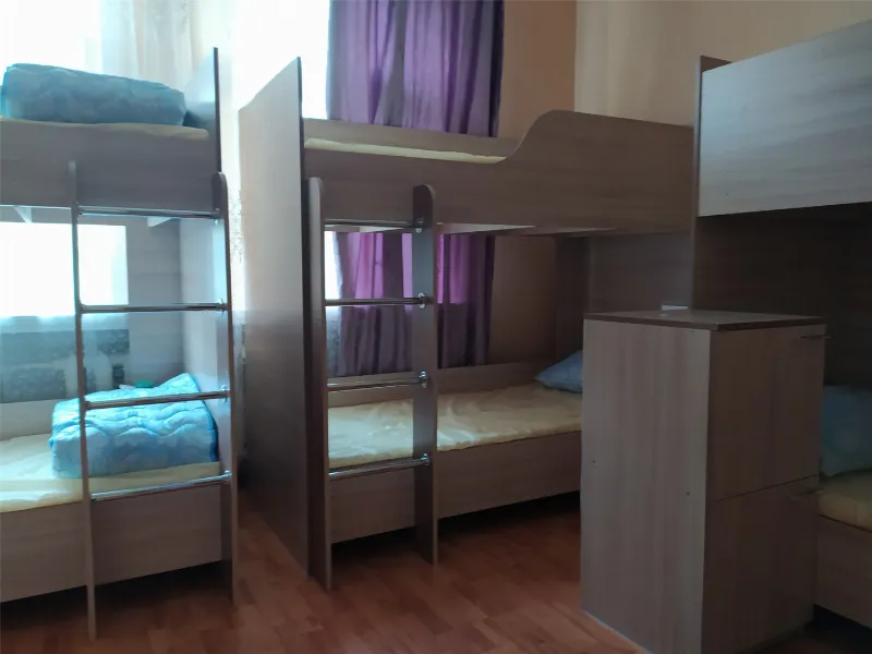кровать в 8-ми местном общем номере на 3 этаже — фото 1