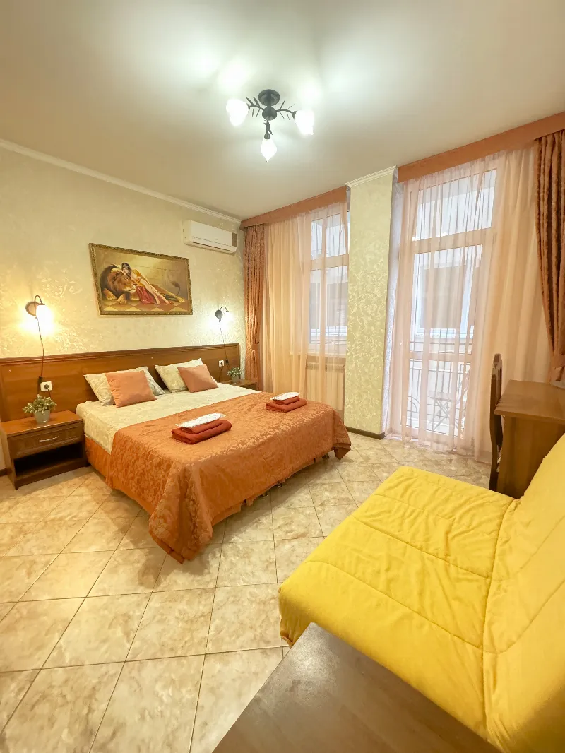 DBL 2-местный с балконом (не видовой) и возможностью установки доп.места — фото 1